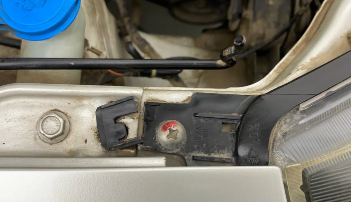 2013 Maruti Alto 800 LXI, Petrol, Manual, 32,212 km, Right headlight - Clamp has minor damage
