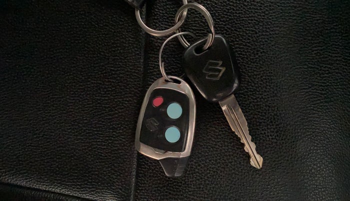 2014 Maruti Wagon R 1.0 LXI, CNG, Manual, 74,938 km, Key Close Up