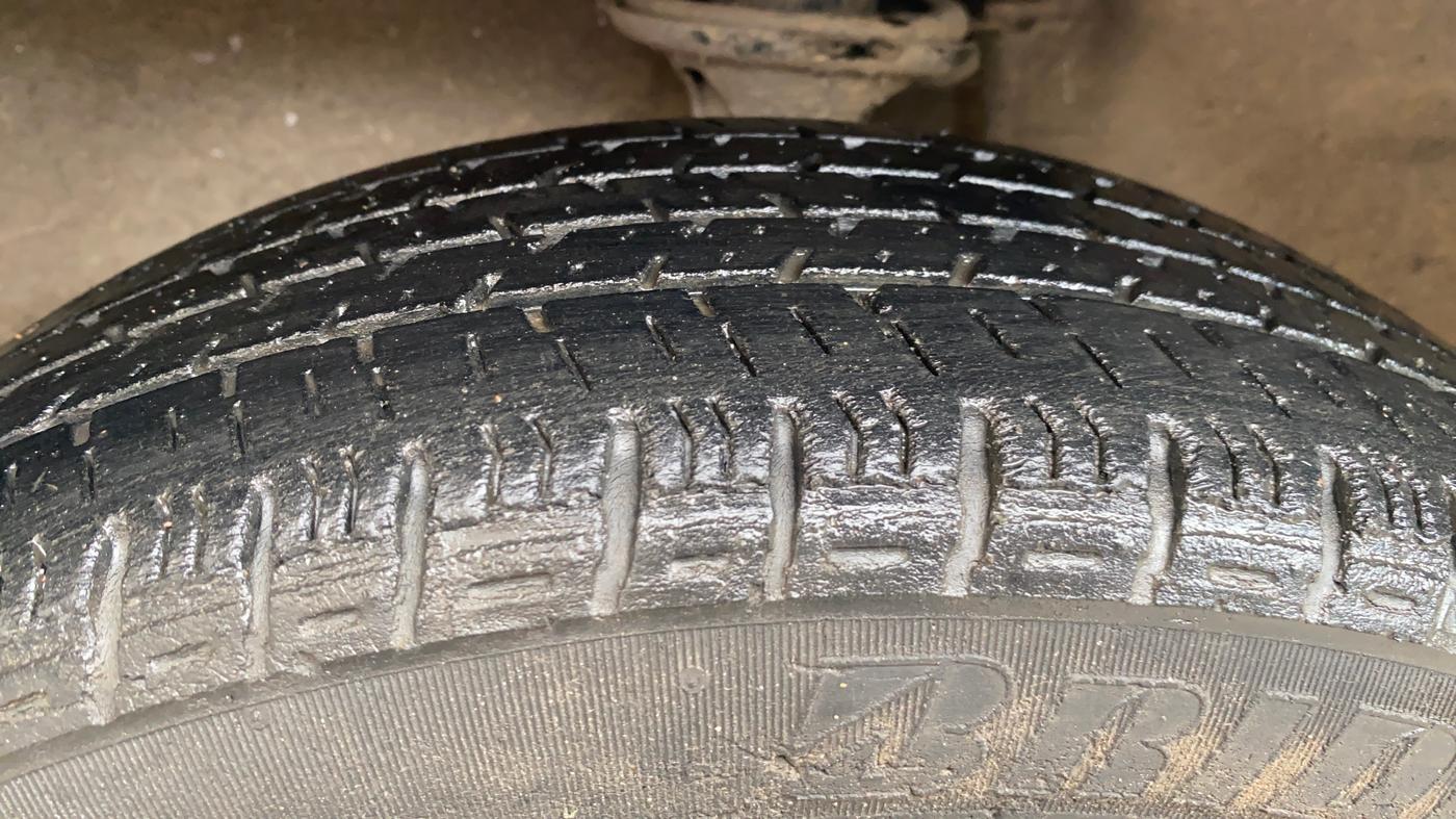 2016 Maruti Alto K10 VXI, Petrol, Manual, 67,974 km, Left Front Tyre Tread