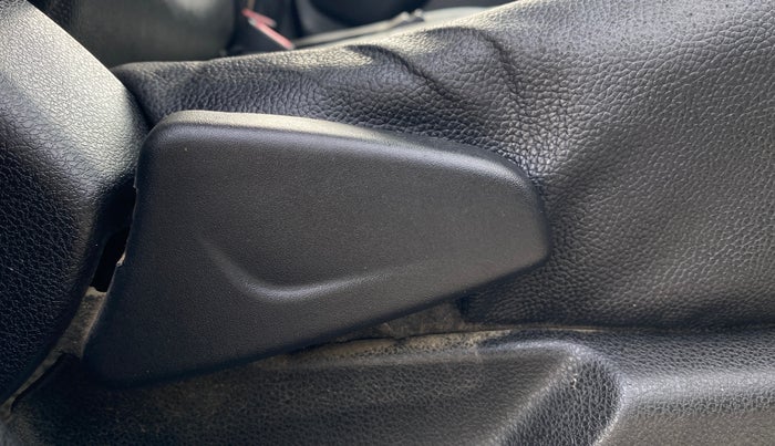 2020 Renault Kwid RXT 0.8, Petrol, Manual, 25,067 km, Driver Side Adjustment Panel