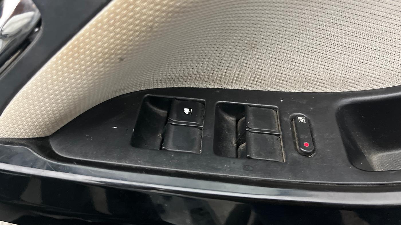 2021 Tata NEXON XZA PLUS PETROL, Petrol, Automatic, 32,274 km, Driver Side Door Panels Control