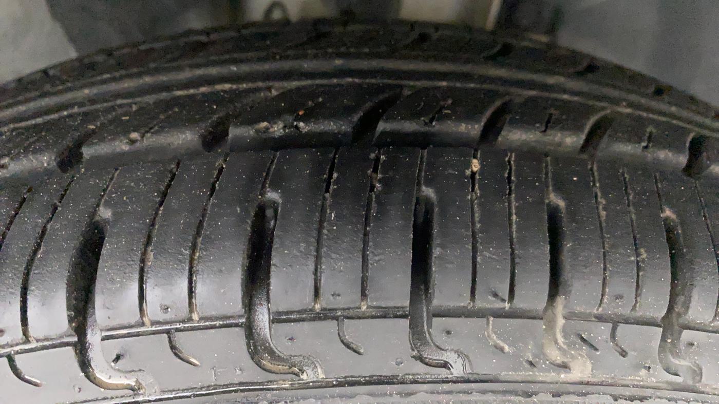 2019 Renault Kwid RXT 1.0 EASY-R AT OPTION, Petrol, Automatic, 18,781 km, Right Front Tyre Tread