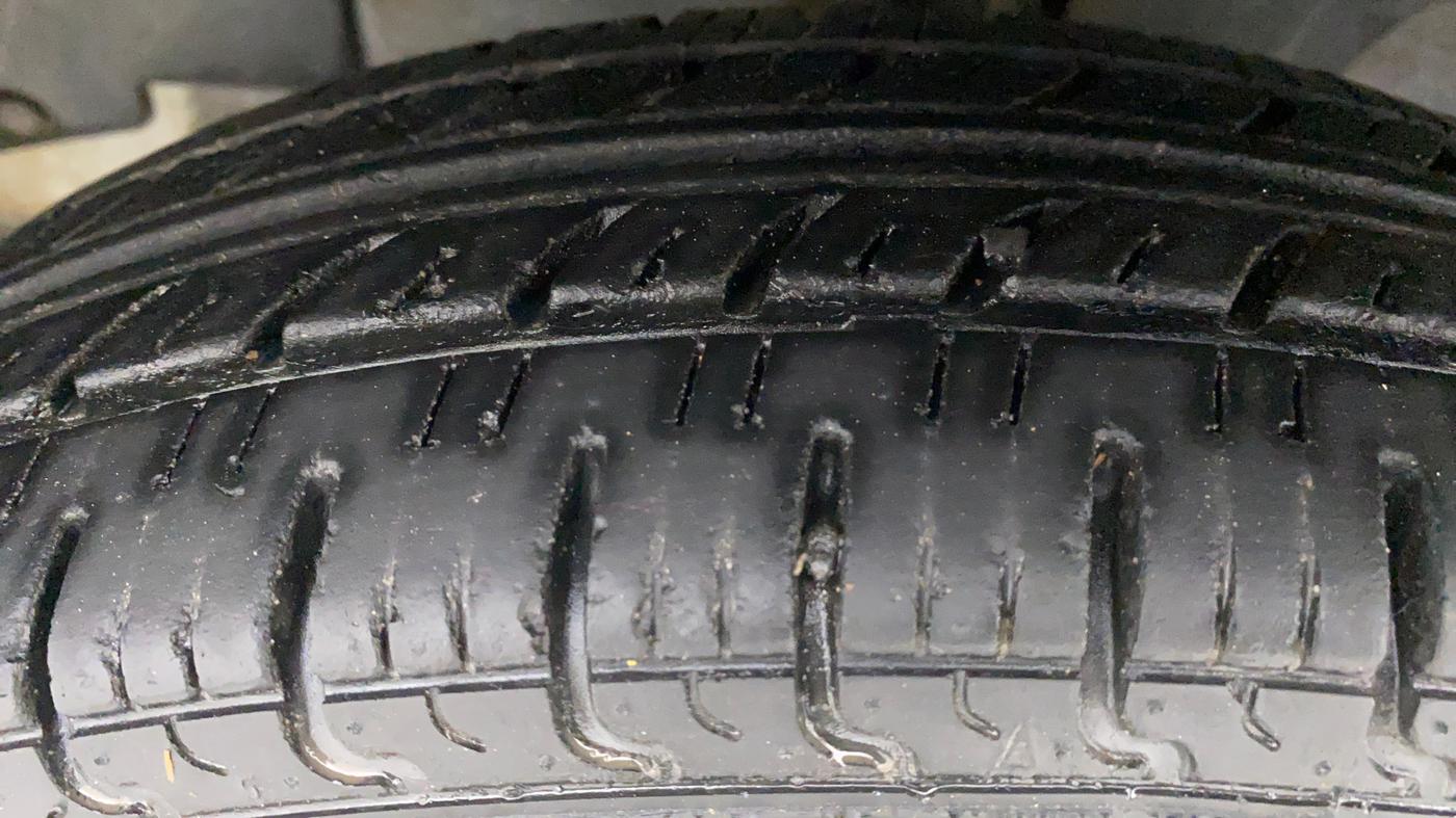 2019 Renault Kwid RXT 1.0 EASY-R AT OPTION, Petrol, Automatic, 18,781 km, Left Front Tyre Tread