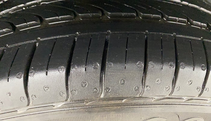 2014 Volkswagen Polo HIGHLINE1.2L, Petrol, Manual, 57,216 km, Right Rear Tyre Tread