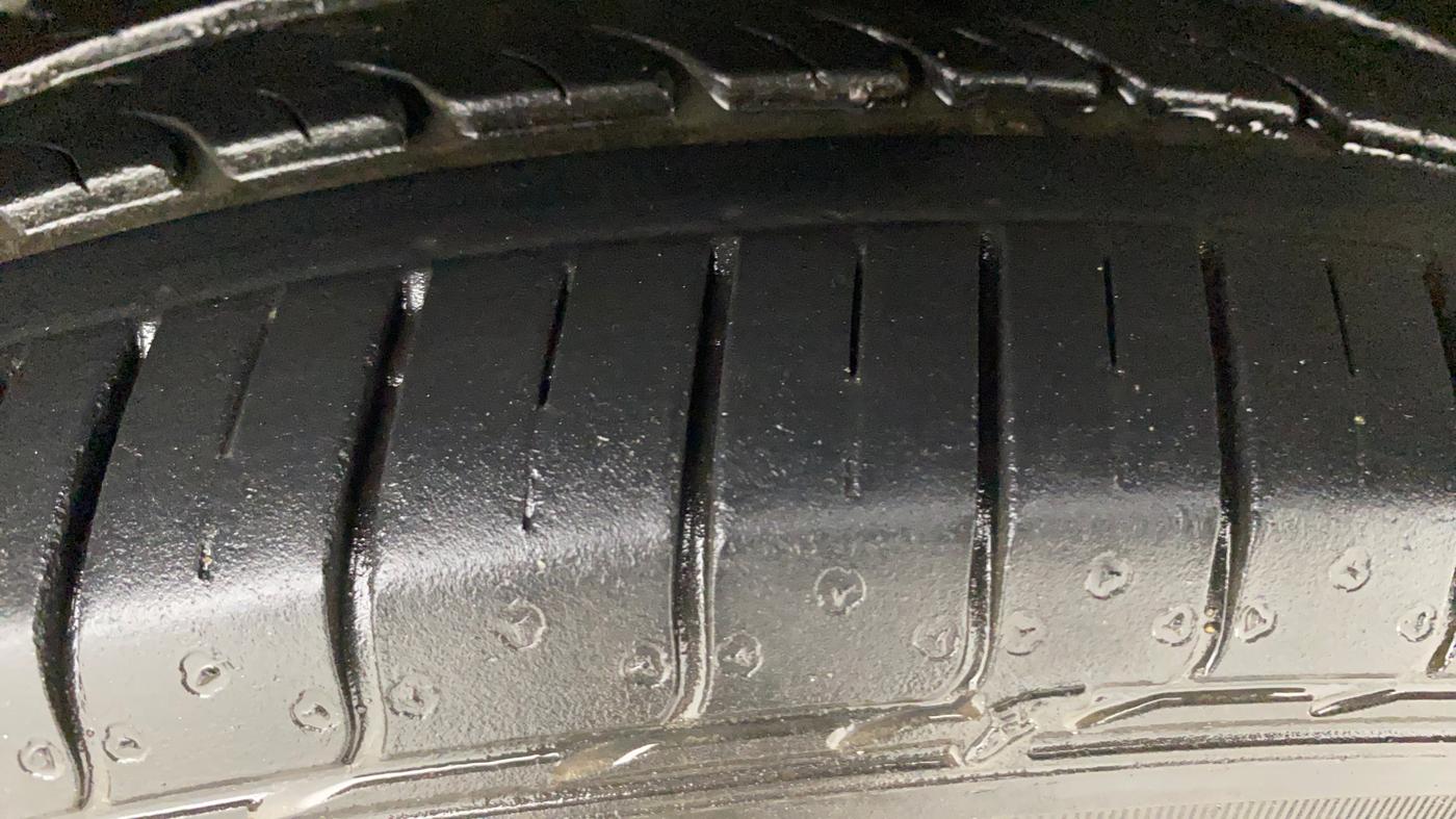 2014 Volkswagen Polo HIGHLINE1.2L, Petrol, Manual, 57,216 km, Right Front Tyre Tread
