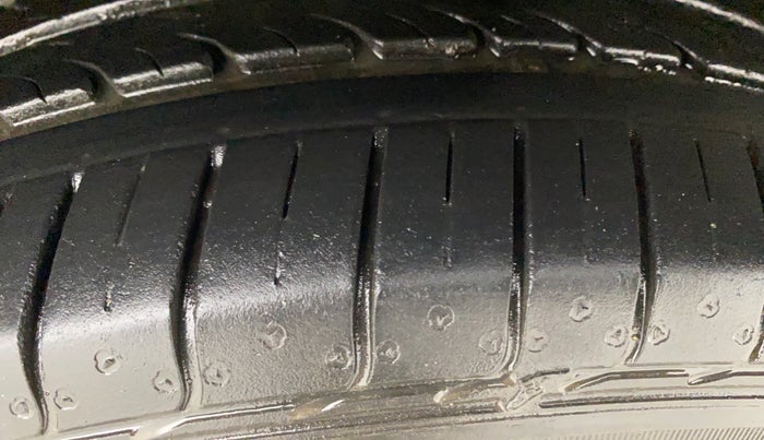 2014 Volkswagen Polo HIGHLINE1.2L, Petrol, Manual, 57,216 km, Right Front Tyre Tread