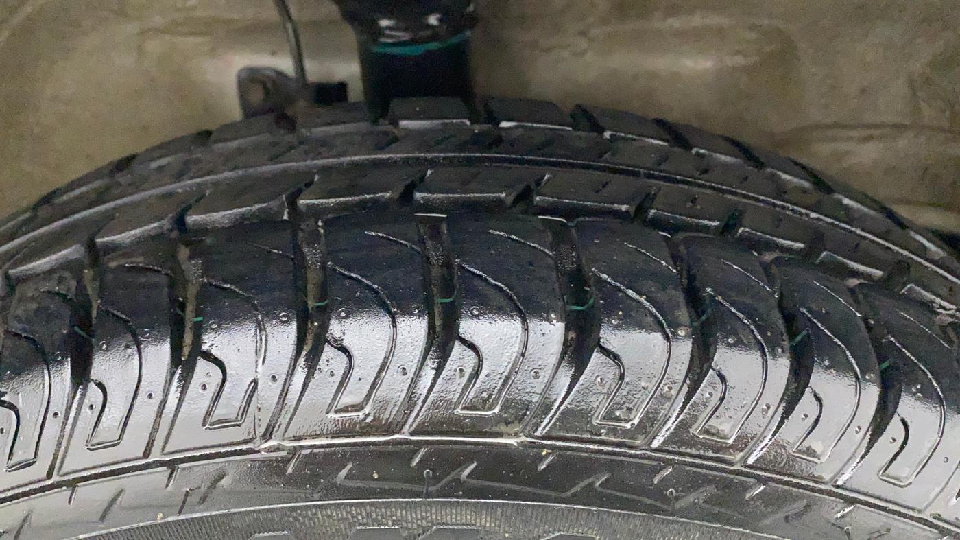 2017 Maruti Wagon R 1.0 VXI AMT, Petrol, Automatic, 10,741 km, Right Front Tyre Tread
