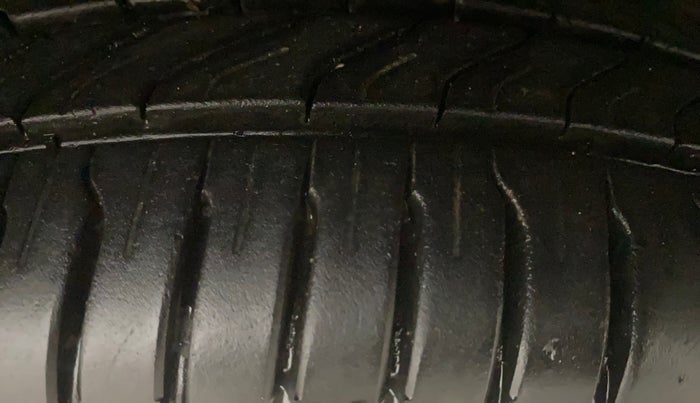 2016 Honda City 1.5L I-VTEC VX CVT, Petrol, Automatic, 1,19,796 km, Right Front Tyre Tread