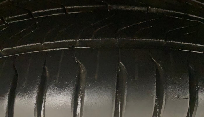 2016 Honda City 1.5L I-VTEC VX CVT, Petrol, Automatic, 1,19,796 km, Left Front Tyre Tread