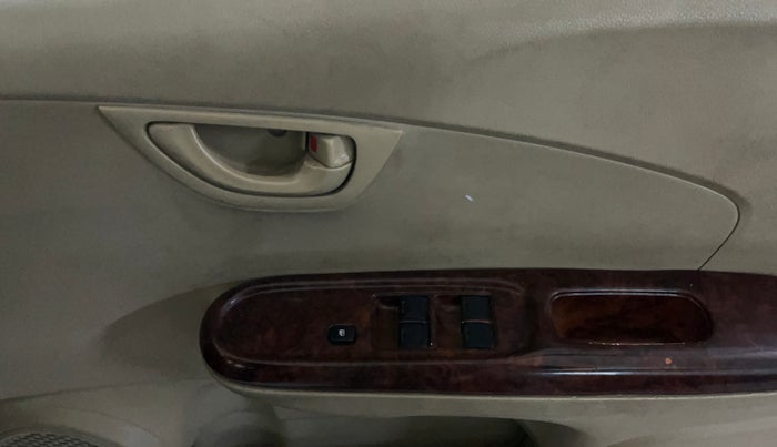 2014 Honda Amaze 1.2L I-VTEC EX, Petrol, Manual, 54,534 km, Driver Side Door Panels Control