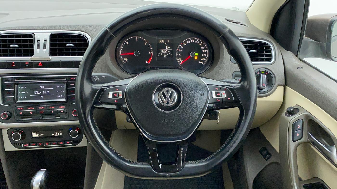 2015 Volkswagen Vento HIGHLINE TDI AT, Diesel, Automatic, 79,941 km, Steering Wheel Close Up