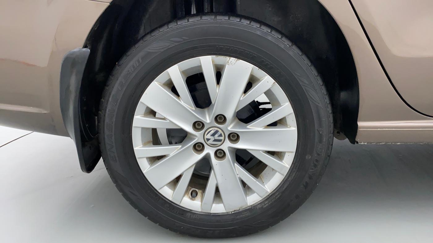 2015 Volkswagen Vento HIGHLINE TDI AT, Diesel, Automatic, 79,941 km, Right Rear Wheel