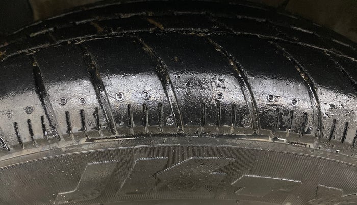 2018 Hyundai NEW SANTRO SPORTZ CNG, CNG, Manual, 94,346 km, Left Front Tyre Tread