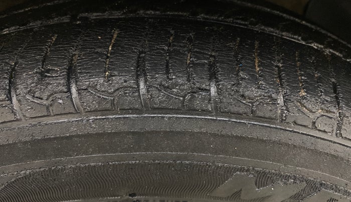 2018 Hyundai NEW SANTRO SPORTZ CNG, CNG, Manual, 94,346 km, Right Front Tyre Tread