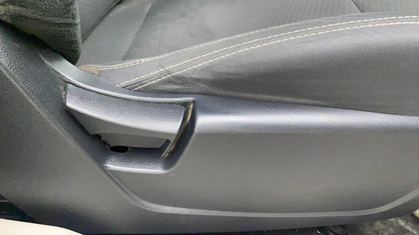 2020 Mahindra XUV300 W6 1.2 PETROL, Petrol, Manual, 45,767 km, Driver Side Adjustment Panel