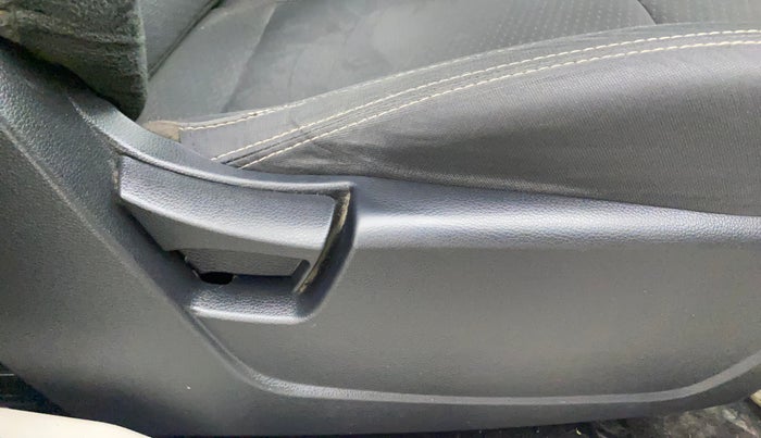 2020 Mahindra XUV300 W6 1.2 PETROL, Petrol, Manual, 45,767 km, Driver Side Adjustment Panel