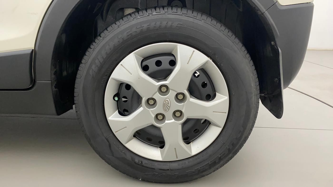 2020 Mahindra XUV300 W6 1.2 PETROL, Petrol, Manual, 45,767 km, Left Rear Wheel