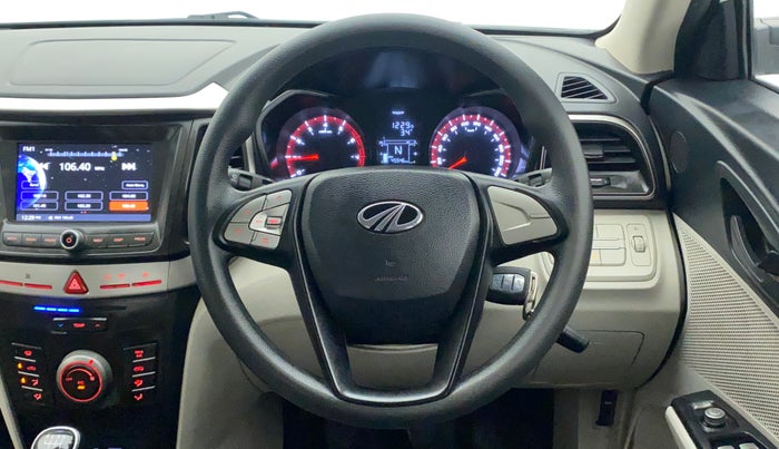 2020 Mahindra XUV300 W6 1.2 PETROL, Petrol, Manual, 45,767 km, Steering Wheel Close Up