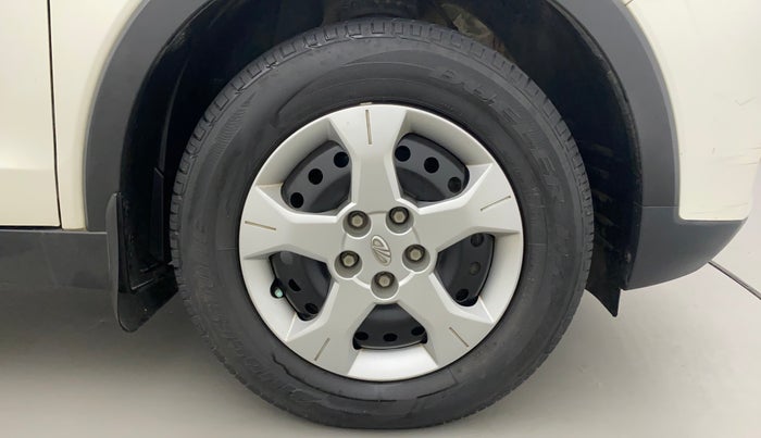 2020 Mahindra XUV300 W6 1.2 PETROL, Petrol, Manual, 45,767 km, Right Front Wheel