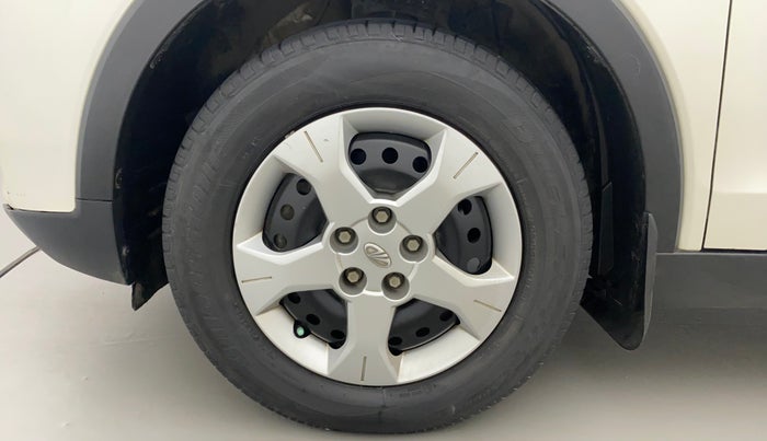 2020 Mahindra XUV300 W6 1.2 PETROL, Petrol, Manual, 45,767 km, Left Front Wheel