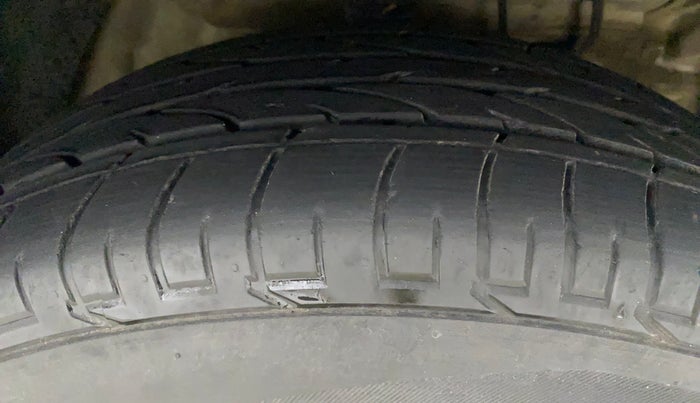 2020 Mahindra XUV300 W6 1.2 PETROL, Petrol, Manual, 45,767 km, Right Front Tyre Tread