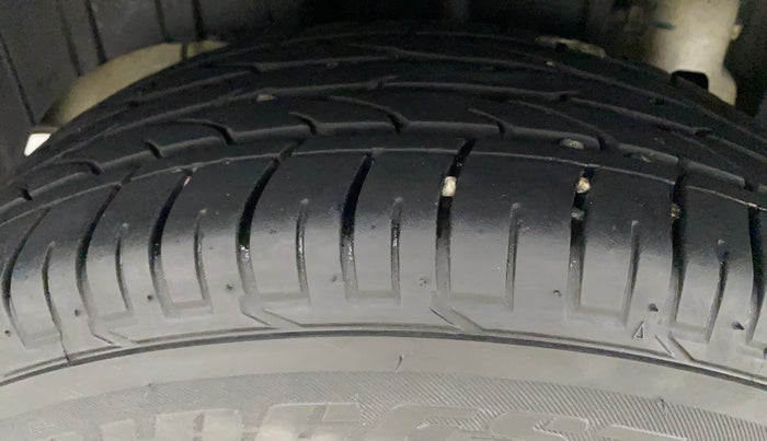 2020 Mahindra XUV300 W6 1.2 PETROL, Petrol, Manual, 45,767 km, Right Rear Tyre Tread