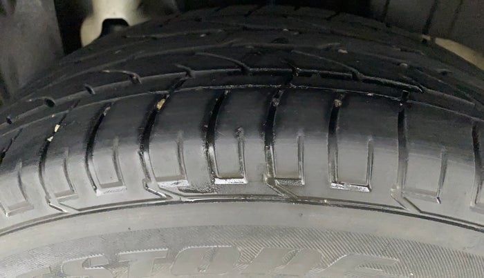 2020 Mahindra XUV300 W6 1.2 PETROL, Petrol, Manual, 45,767 km, Left Rear Tyre Tread