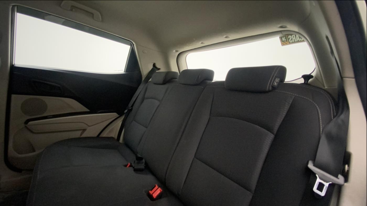 2020 Mahindra XUV300 W6 1.2 PETROL, Petrol, Manual, 45,767 km, Right Side Rear Door Cabin
