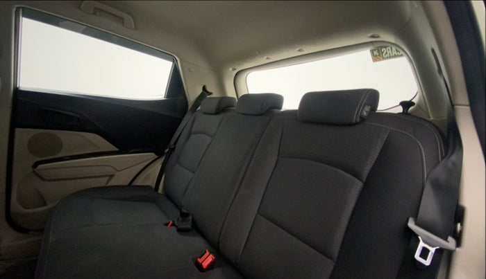 2020 Mahindra XUV300 W6 1.2 PETROL, Petrol, Manual, 45,767 km, Right Side Rear Door Cabin