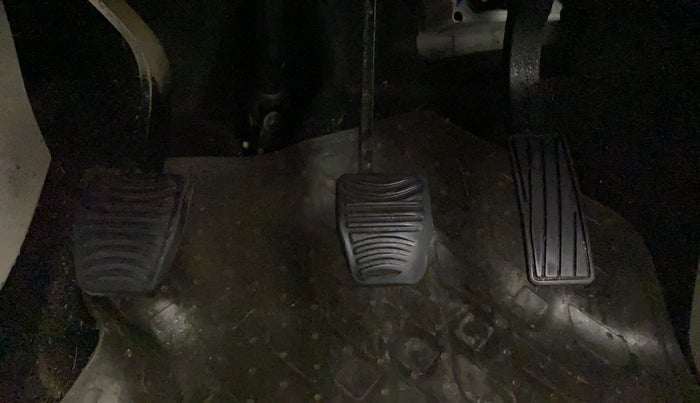 2020 Mahindra XUV300 W6 1.2 PETROL, Petrol, Manual, 45,767 km, Pedals