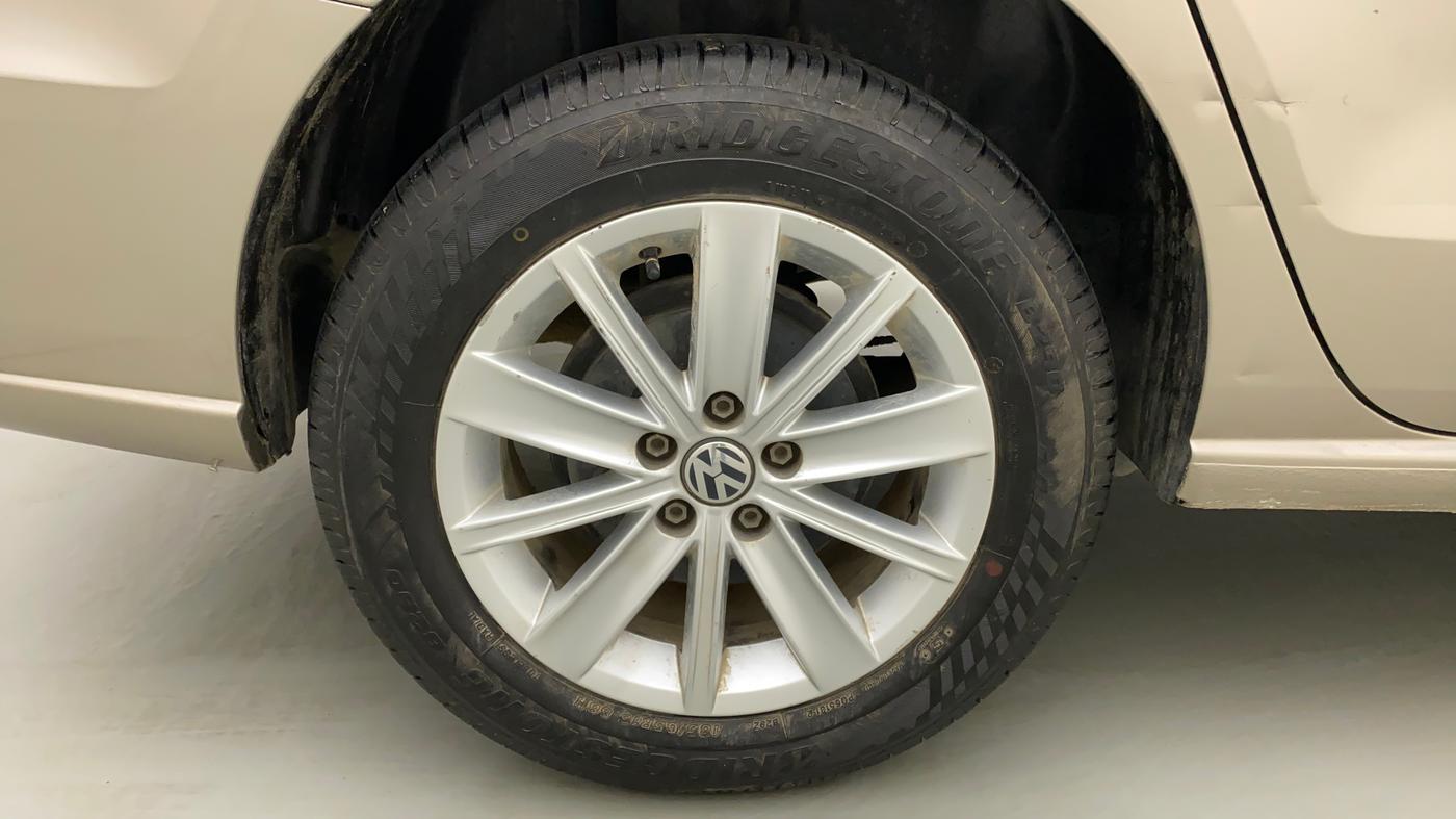 2016 Volkswagen Vento HIGHLINE PLUS 1.2 AT 16 ALLOY, Petrol, Automatic, 89,065 km, Right Rear Wheel