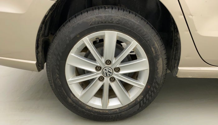 2016 Volkswagen Vento HIGHLINE PLUS 1.2 AT 16 ALLOY, Petrol, Automatic, 89,065 km, Right Rear Wheel