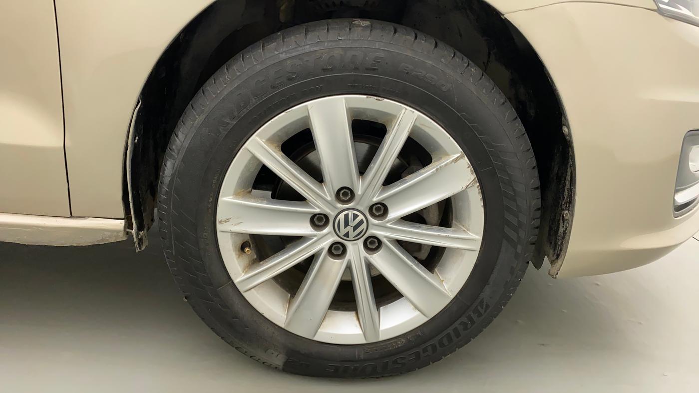 2016 Volkswagen Vento HIGHLINE PLUS 1.2 AT 16 ALLOY, Petrol, Automatic, 89,065 km, Right Front Wheel