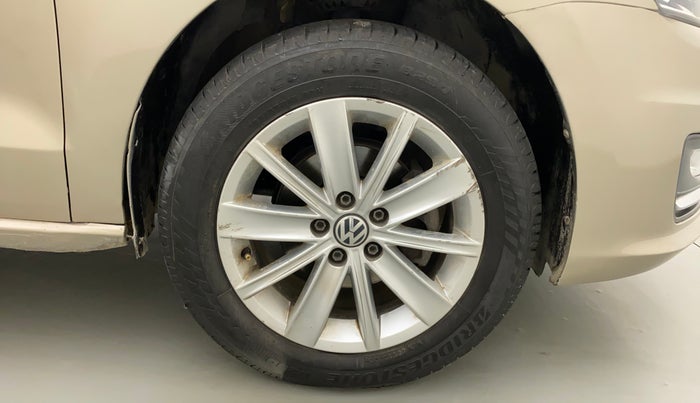 2016 Volkswagen Vento HIGHLINE PLUS 1.2 AT 16 ALLOY, Petrol, Automatic, 89,065 km, Right Front Wheel