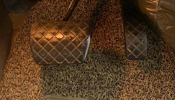 2016 Volkswagen Vento HIGHLINE PLUS 1.2 AT 16 ALLOY, Petrol, Automatic, 89,065 km, Pedals