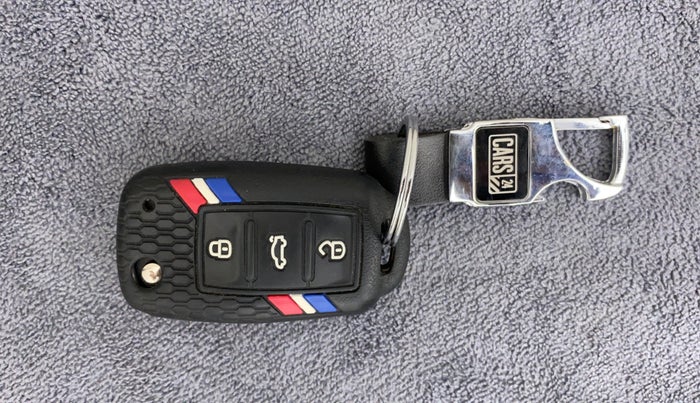 2016 Volkswagen Vento HIGHLINE PLUS 1.2 AT 16 ALLOY, Petrol, Automatic, 89,065 km, Key Close Up