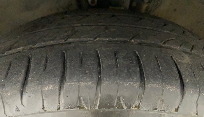 2016 Volkswagen Vento HIGHLINE PLUS 1.2 AT 16 ALLOY, Petrol, Automatic, 89,065 km, Left Front Tyre Tread