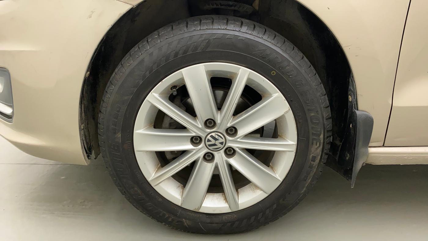 2016 Volkswagen Vento HIGHLINE PLUS 1.2 AT 16 ALLOY, Petrol, Automatic, 89,065 km, Left Front Wheel