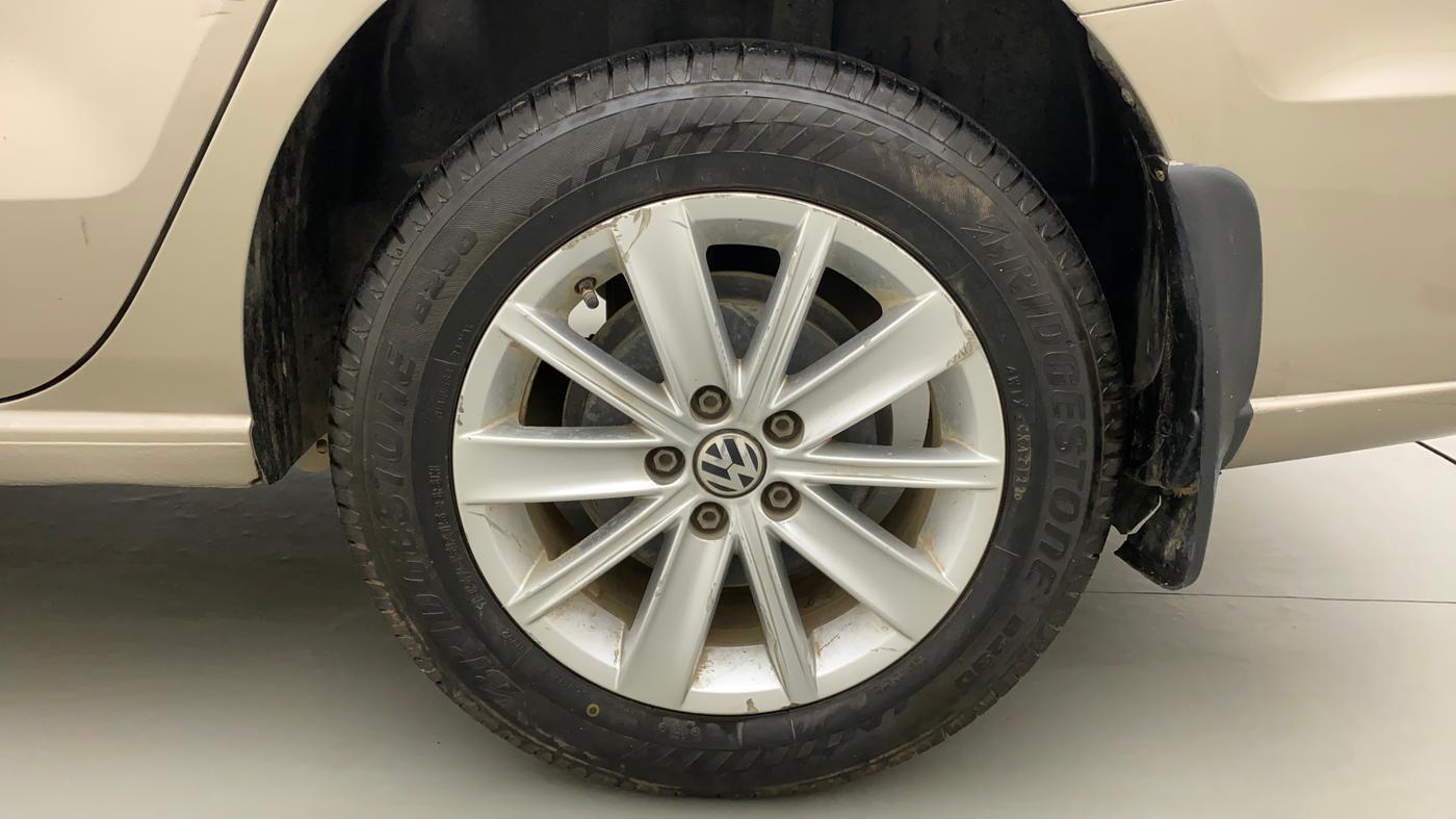 2016 Volkswagen Vento HIGHLINE PLUS 1.2 AT 16 ALLOY, Petrol, Automatic, 89,065 km, Left Rear Wheel