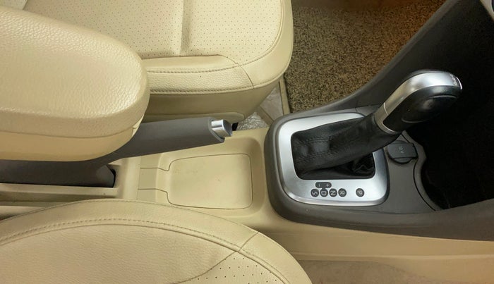 2016 Volkswagen Vento HIGHLINE PLUS 1.2 AT 16 ALLOY, Petrol, Automatic, 89,065 km, Gear Lever