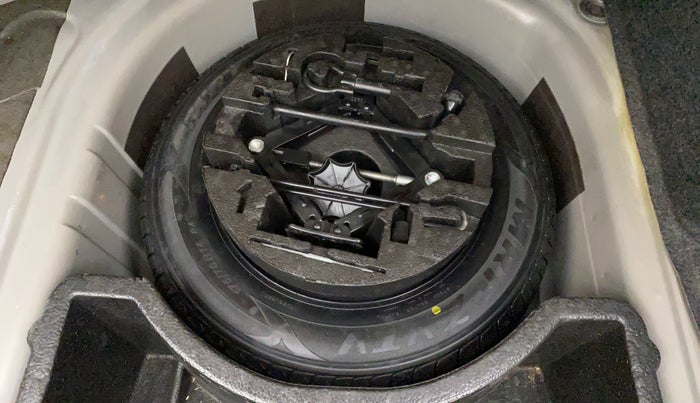 2016 Volkswagen Vento HIGHLINE PLUS 1.2 AT 16 ALLOY, Petrol, Automatic, 89,065 km, Spare Tyre