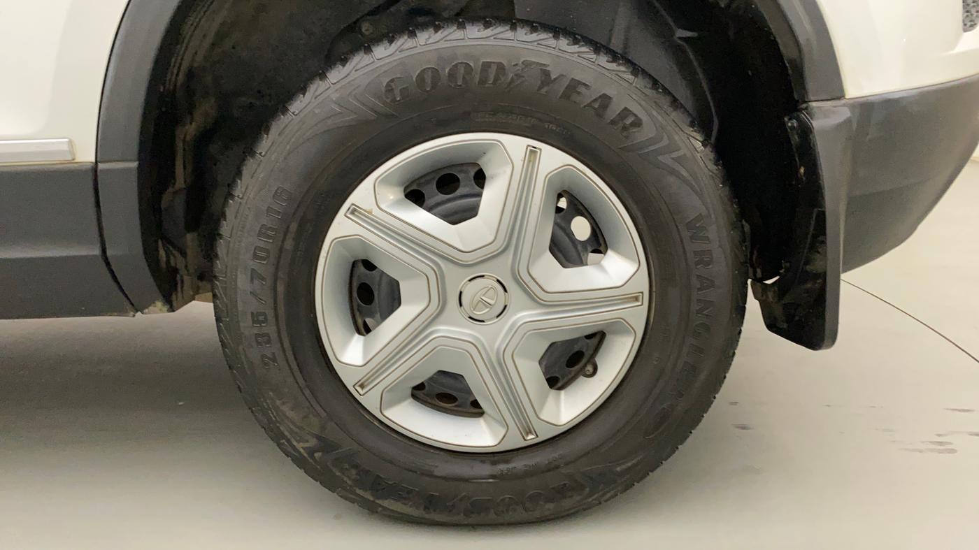 2019 Tata Harrier XM 2.0L KRYOTEC, Diesel, Manual, 44,466 km, Left Rear Wheel