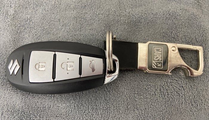 2018 Maruti Ciaz ALPHA 1.5 SHVS PETROL, Petrol, Manual, 15,387 km, Key Close Up