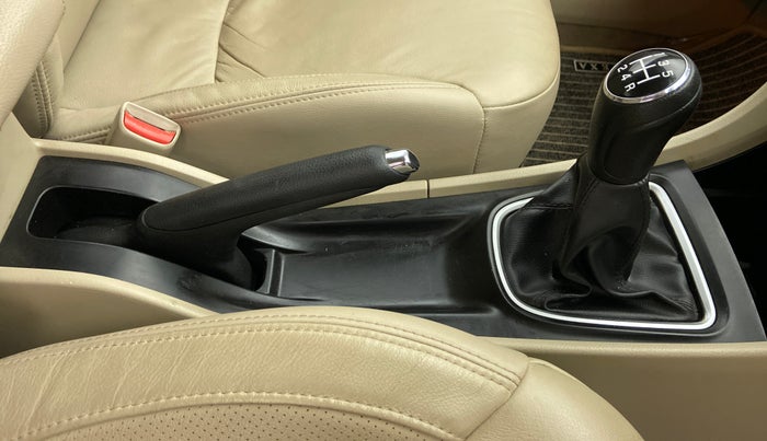 2018 Maruti Ciaz ALPHA 1.5 SHVS PETROL, Petrol, Manual, 15,387 km, Gear Lever