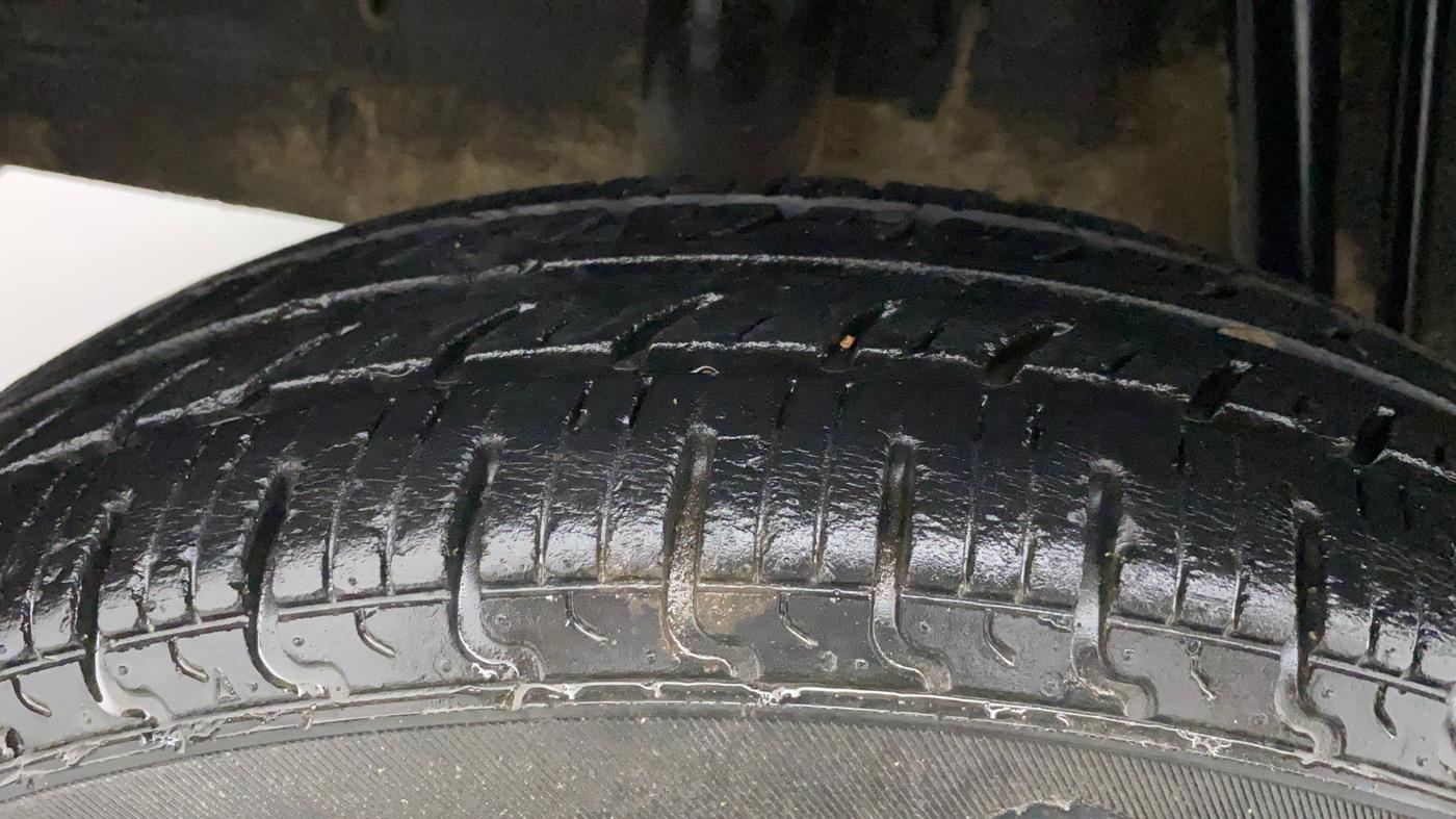 2019 Renault Kwid RXT 1.0 AMT (O), Petrol, Automatic, 28,249 km, Right Rear Tyre Tread