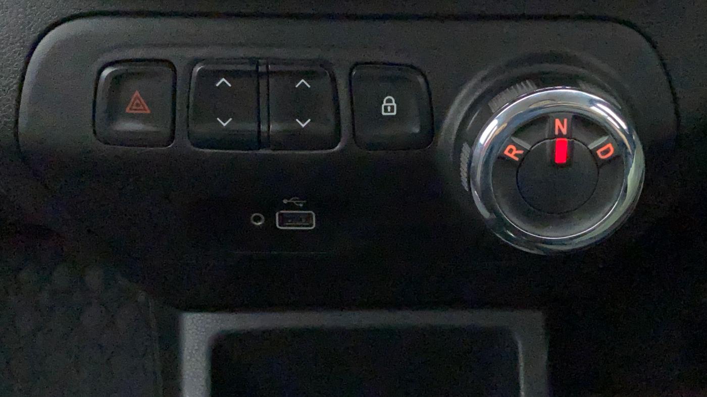 2019 Renault Kwid RXT 1.0 AMT (O), Petrol, Automatic, 28,249 km, Gear Lever