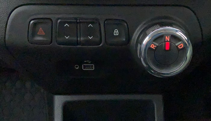 2019 Renault Kwid RXT 1.0 AMT (O), Petrol, Automatic, 28,249 km, Gear Lever