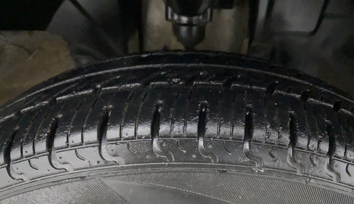 2019 Renault Kwid RXT 1.0 AMT (O), Petrol, Automatic, 28,249 km, Right Front Tyre Tread
