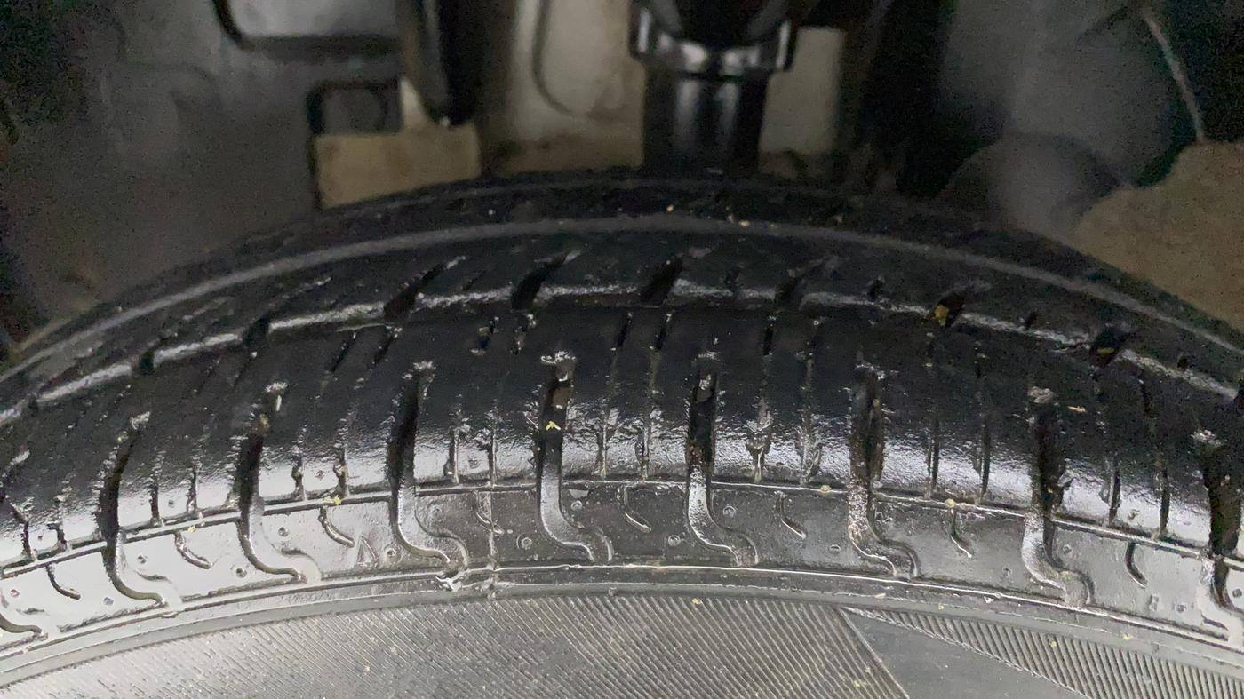 2019 Renault Kwid RXT 1.0 AMT (O), Petrol, Automatic, 28,249 km, Left Front Tyre Tread