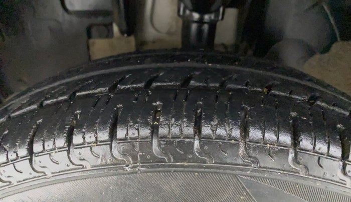 2019 Renault Kwid RXT 1.0 AMT (O), Petrol, Automatic, 28,249 km, Left Front Tyre Tread